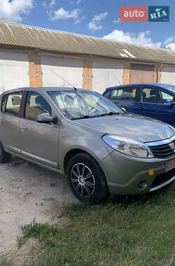 Хетчбек Dacia Sandero 2009 в Ромнах