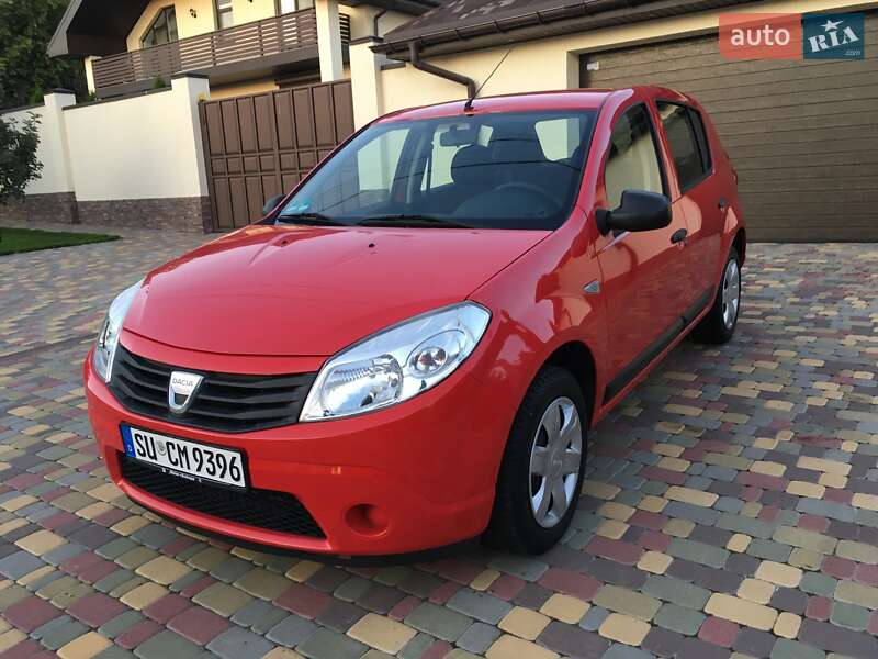 Хетчбек Dacia Sandero 2009 в 