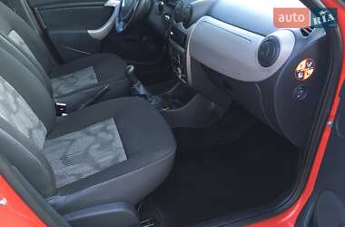 Хетчбек Dacia Sandero 2009 в 