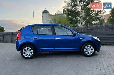 Хэтчбек Dacia Sandero 2009 в 