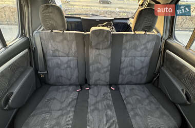 Хэтчбек Dacia Sandero 2010 в 