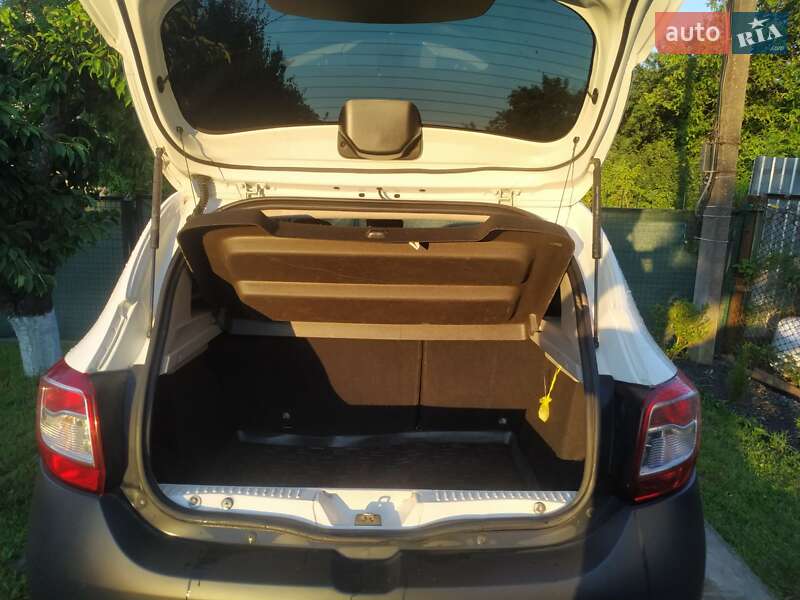 Хетчбек Dacia Sandero 2013 в Хмельницькому