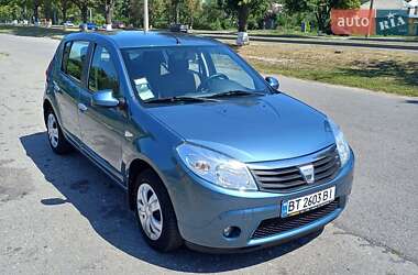Хэтчбек Dacia Sandero 2008 в Харькове