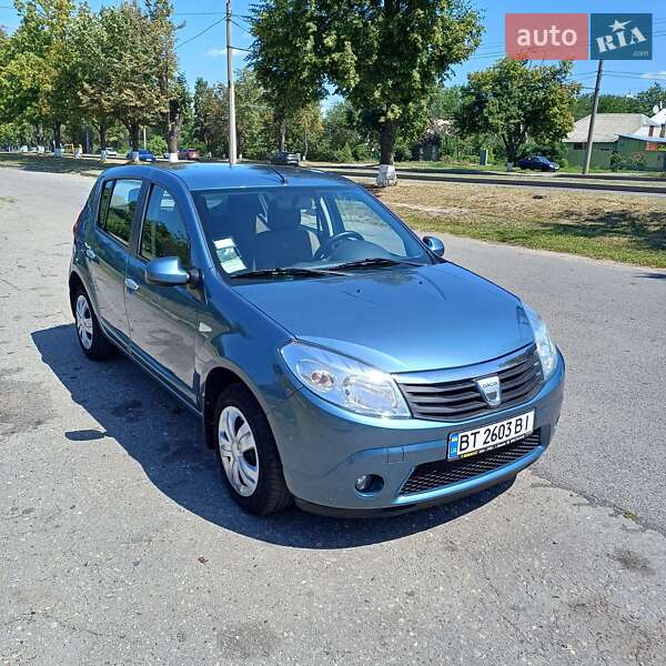 Хэтчбек Dacia Sandero 2008 в Харькове