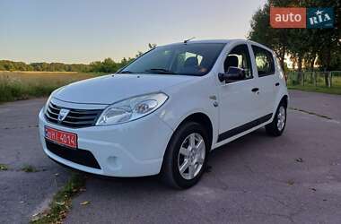 Хетчбек Dacia Sandero 2009 в Луцьку