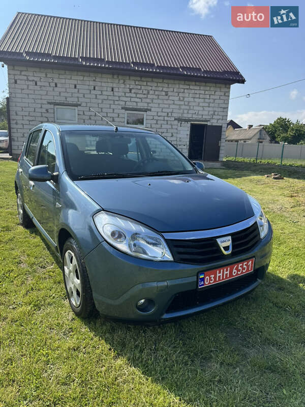 Хетчбек Dacia Sandero 2008 в Володимирі