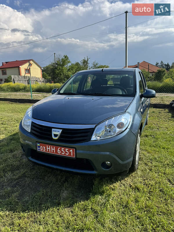 Хетчбек Dacia Sandero 2008 в Володимирі