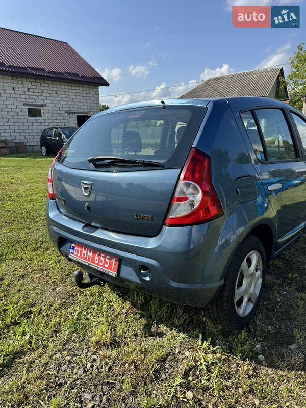 Хетчбек Dacia Sandero 2008 в Володимирі