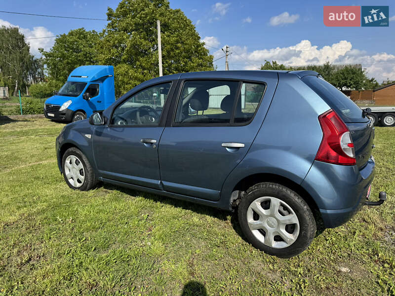 Хетчбек Dacia Sandero 2008 в Володимирі