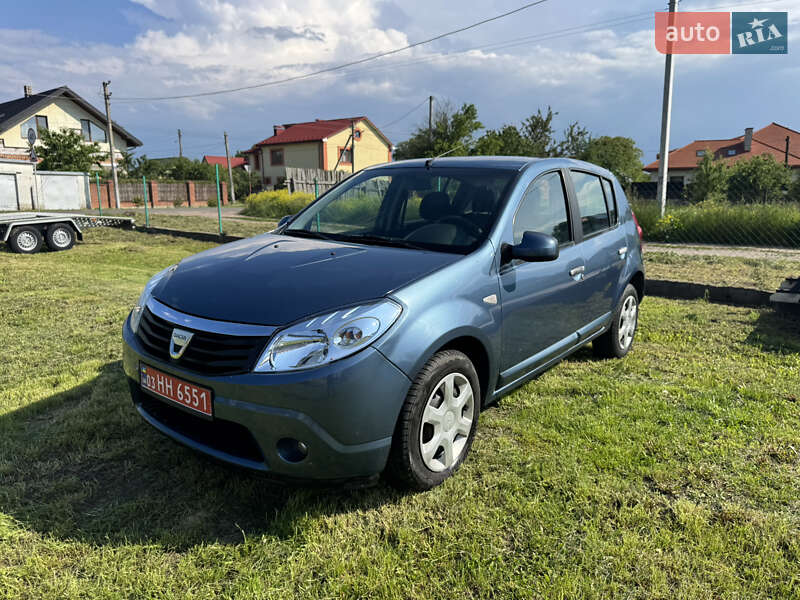 Хетчбек Dacia Sandero 2008 в Володимирі