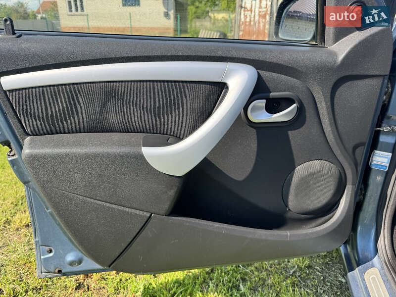 Хетчбек Dacia Sandero 2008 в Володимирі