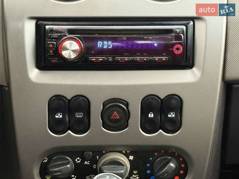 Хэтчбек Dacia Sandero 2010 в Мене