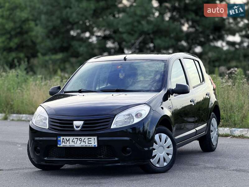 Хэтчбек Dacia Sandero 2010 в Мене