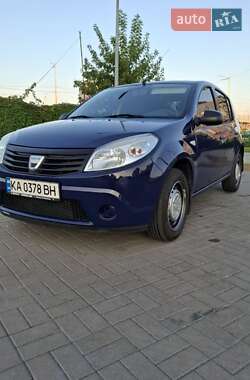 Хетчбек Dacia Sandero 2009 в Києві