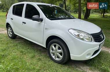 Хэтчбек Dacia Sandero 2011 в Дубно