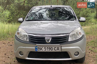 Хетчбек Dacia Sandero 2012 в Ізяславі