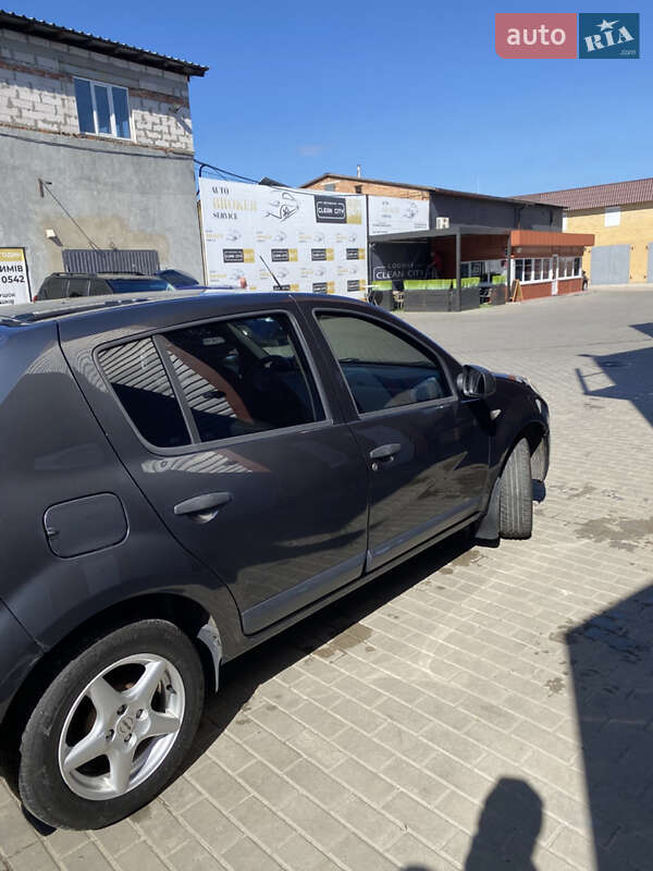 Хэтчбек Dacia Sandero 2009 в Сумах