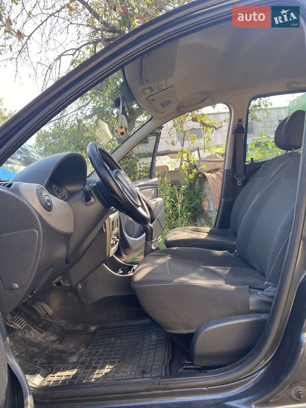 Хэтчбек Dacia Sandero 2009 в Сумах