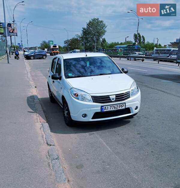 Хэтчбек Dacia Sandero 2009 в Броварах