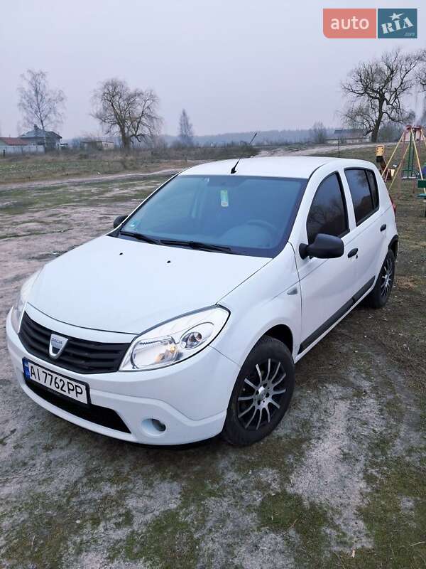 Хэтчбек Dacia Sandero 2009 в Броварах