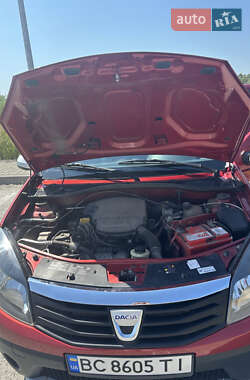 Хэтчбек Dacia Sandero 2010 в 