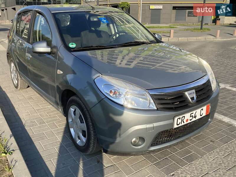 Хэтчбек Dacia Sandero 2009 в Ивано-Франковске