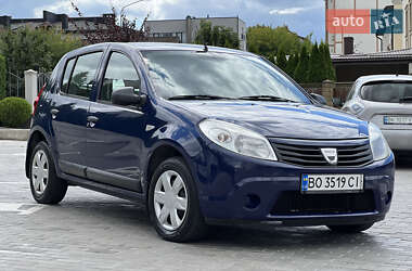 Хетчбек Dacia Sandero 2009 в Рівному
