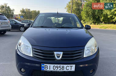 Хэтчбек Dacia Sandero 2012 в 