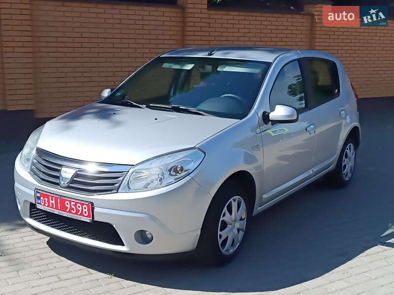 Хэтчбек Dacia Sandero 2009 в Красилове