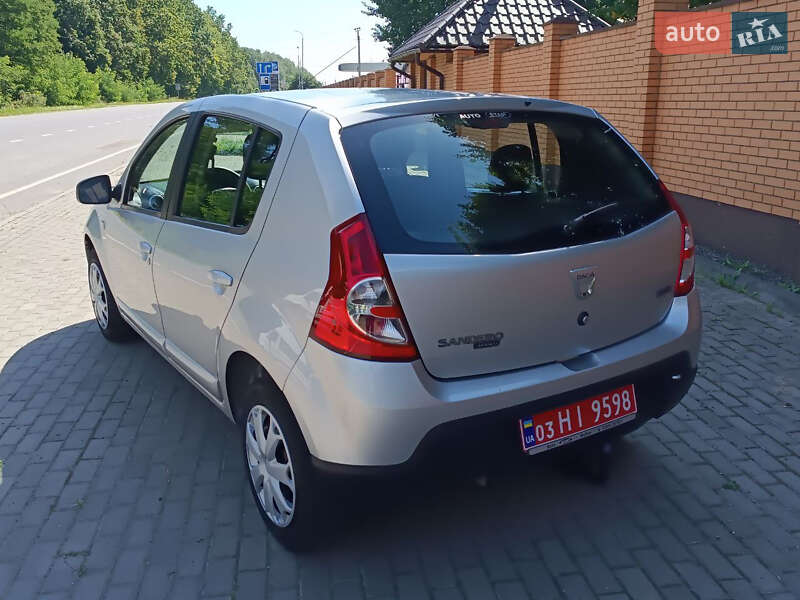 Хэтчбек Dacia Sandero 2009 в Красилове