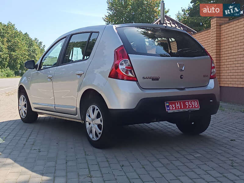Хэтчбек Dacia Sandero 2009 в Красилове
