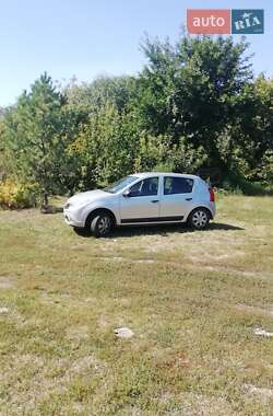 Хэтчбек Dacia Sandero 2008 в Бобровице