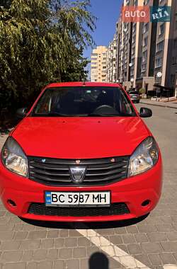 Хэтчбек Dacia Sandero 2012 в 