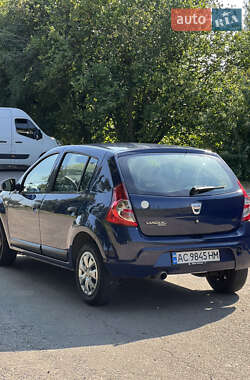Хэтчбек Dacia Sandero 2009 в 