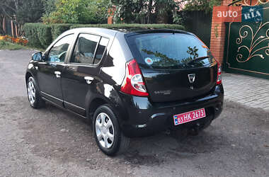 Хетчбек Dacia Sandero 2010 в Чернігові