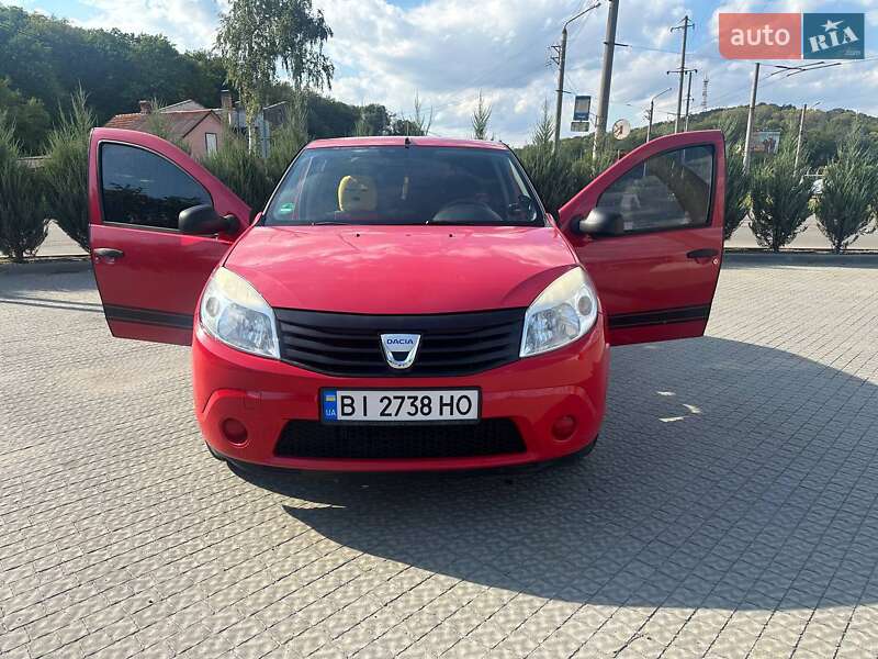 Хэтчбек Dacia Sandero 2009 в Полтаве