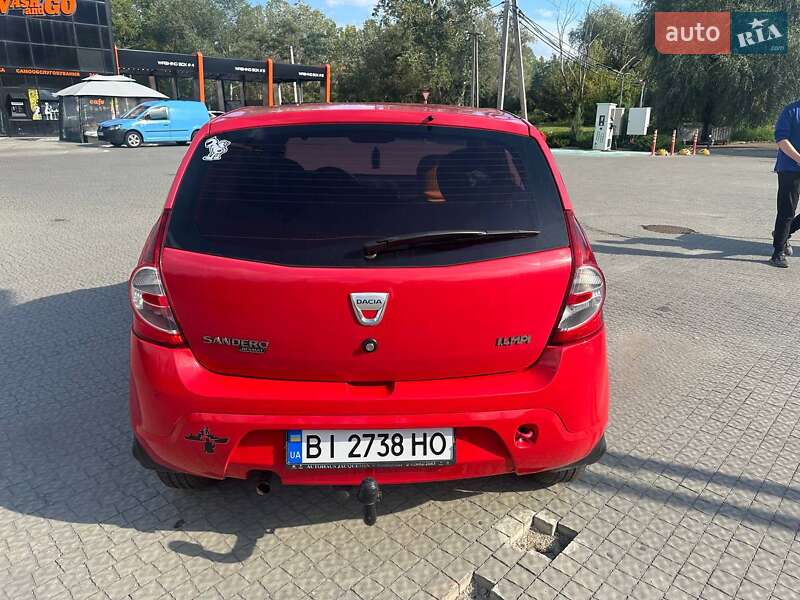 Хэтчбек Dacia Sandero 2009 в Полтаве