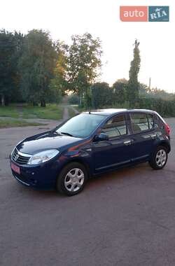 Хэтчбек Dacia Sandero 2009 в 