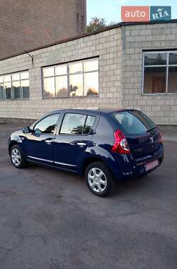 Хэтчбек Dacia Sandero 2009 в 