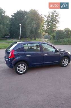 Хэтчбек Dacia Sandero 2009 в 