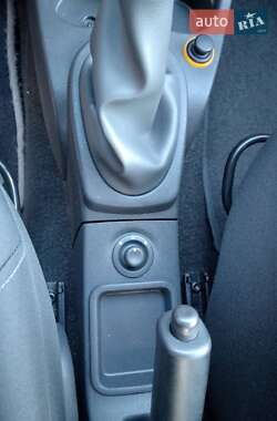 Хэтчбек Dacia Sandero 2009 в 