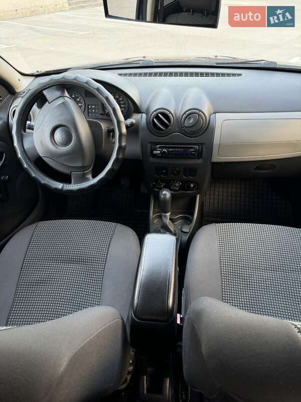 Хетчбек Dacia Sandero 2010 в Рівному