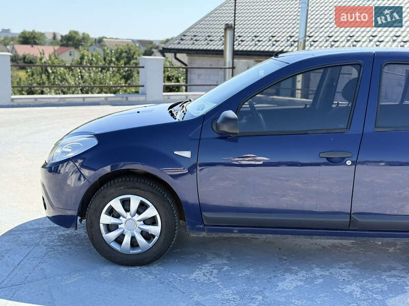 Хетчбек Dacia Sandero 2009 в Києві