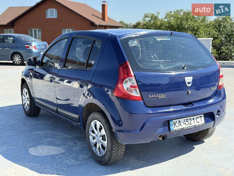 Хетчбек Dacia Sandero 2009 в Києві