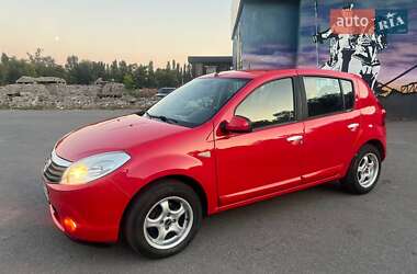 Хэтчбек Dacia Sandero 2008 в Харькове