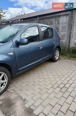 Хэтчбек Dacia Sandero 2008 в 