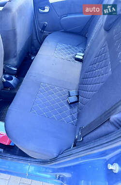 Хэтчбек Dacia Sandero 2008 в 