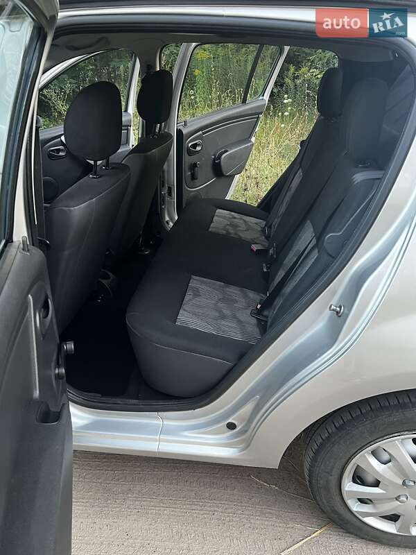 Хетчбек Dacia Sandero 2008 в Чернігові