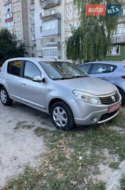 Хетчбек Dacia Sandero 2009 в Ромнах