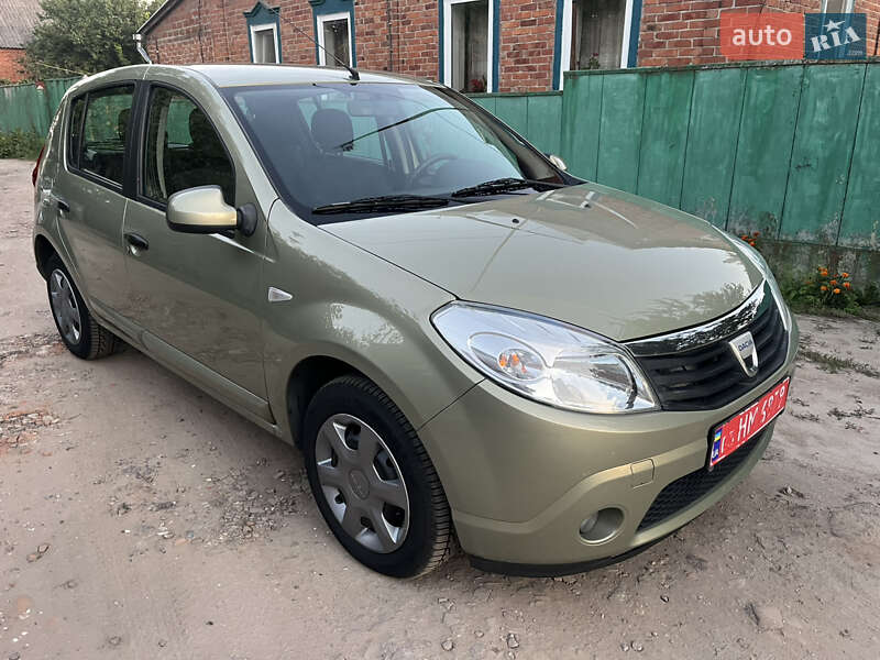 Хетчбек Dacia Sandero 2008 в Охтирці